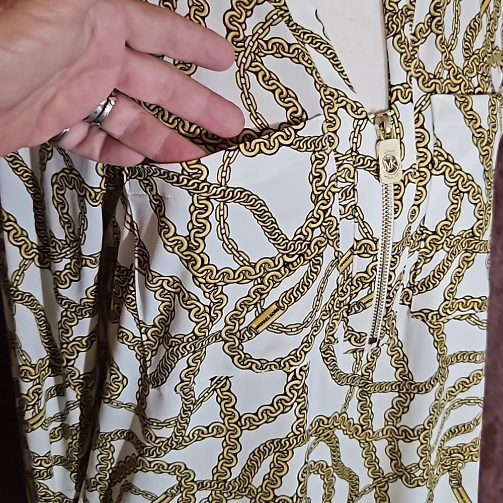 MICHAEL KORS Gold Chain Long Sleeve V-Neck Half Zip - Picture 4 of 7